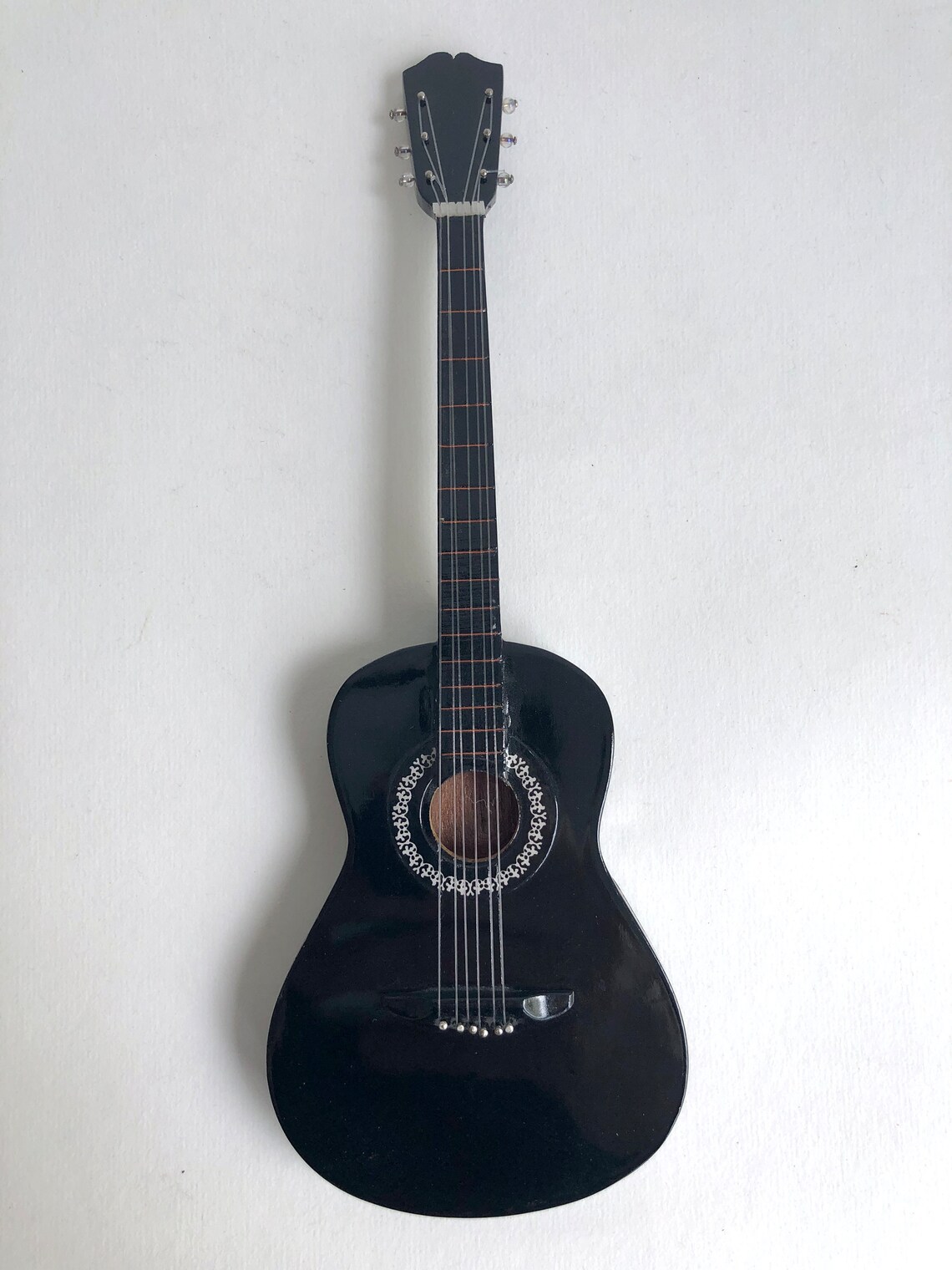 Vintage Gitarre (Miniatur), Akustikgitarre Modell, Gitarre schwarz, foto 2 di 5