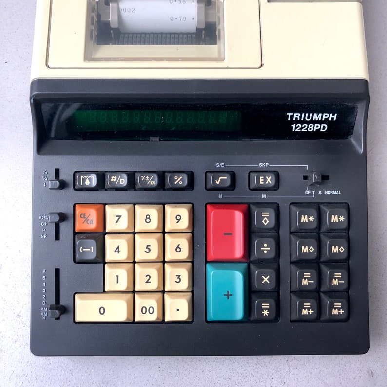 Vintage calculating machine Triumpf 1228PD, 1970s, desktop calculator, office machine image 3