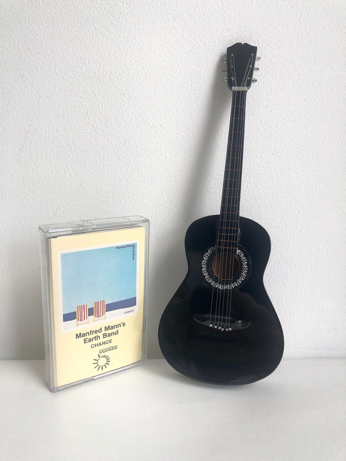 Vintage Gitarre (Miniatur), Akustikgitarre Modell, Gitarre schwarz, foto 3 di 5