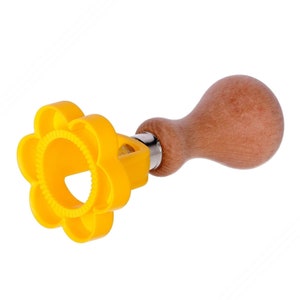 Stamp for cutting Ravioli - Flower shaped - in food safe POM plastic, diameter 57 mm | Made in Italy