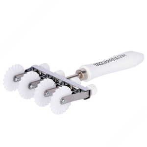 Adjustable pasta cutter with 4 serrated plastic wheels | Made in Italy