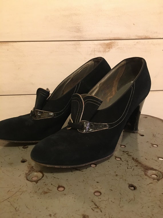 Classic Late 1930's early 1940's Black Pumps