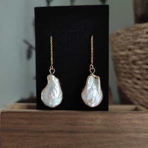 Freshwater pearl earrings, River pearl drop earrings, 18k gold on brass threader chain, Nickel free earrings, Pearl earrings, Pearl jewelry.