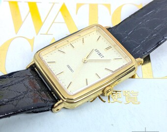 SEIKO SPIRIT 7N01-5210 QUARTZメンズクォーツ Seiko Spirit 7N01-5210 Analog Quartz Men Men'S Watch Vintage