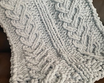 Chunky Knitted Heart Cable