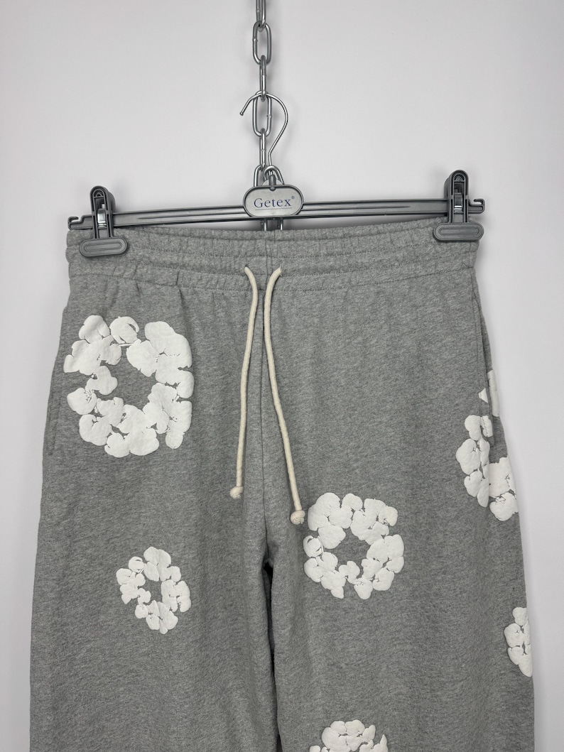 Herrkläder Denim Tears Träningsbyxor Grå Blommig Storlek L Tillverkad i USA Sällsynt bild 2