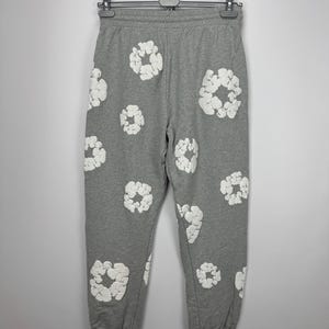 Herrkläder Denim Tears Träningsbyxor Grå Blommig Storlek L Tillverkad i USA Sällsynt bild 3