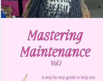 Può includere: Una copertina di libro digitale rosa e bianca con il titolo "Mastering Maintenance Vol 1" e il testo "Una guida passo dopo passo per aiutarti a mantenere i tuoi Microlocs quando non puoi andare dal tuo stilista". La copertina presenta anche un uncinetto dorato.