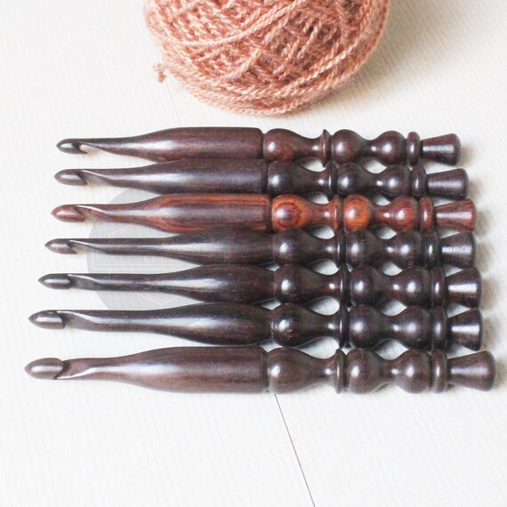 Handmade Wooden Crochet Hook Set of 7 With Leather Bag, Size 4mm to 10mm  Antique Rosewood Crochet Hooks Ergonomic Custom Crochet Set 