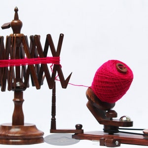 HandCrafty Wooden Yarn Winder for Knitting and Crochet Hooks, Wooden Yarn  Swift Hand Operated Large Yarn Ball Winder Combo (Beech Wood)