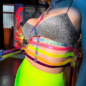 Cinturón de arnés de PVC arcoíris para mujer / Arnés holográfico • Cinturón holográfico • Disfraz de Halloween • Arnés holográfico de Burning Man • Regalo para ella