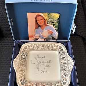 Duchess of York Square Handled Cake Plate Florentine Platinum by Wedgwood w Box