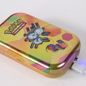 9300mAh Magnemite Tin Power Bank / Power Bank, Cargador de teléfono, Regalos para niños, Energía de respaldo, 33 vatios hora, regalo de viaje, Pokemon, 151