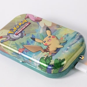 9300mAh Pikachu Tin Power Bank / Power Bank, Cargador de teléfono, Regalos para niños, Energía de respaldo, 33 vatios hora, regalo de viaje, Pokemon, Kanto