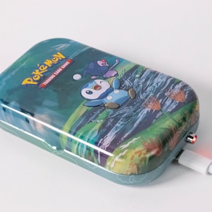 9300mAh Piplup Tin Power Bank / Power Bank, Cargador de teléfono, Regalos para niños, Energía de respaldo, 33 vatios hora, regalo de viaje, Pokemon, Sinnoh