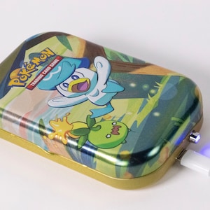 9300mAh Quaxly Tin Power Bank / Power Bank, Cargador de teléfono, Regalos para niños, Energía de respaldo, 33 vatios hora, regalo de viaje, Pokemon, Paldea