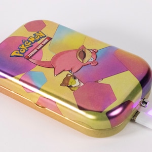 9300mAh Slowpoke Tin Power Bank / Power Bank, Cargador de teléfono, Regalos para niños, Energía de respaldo, 33 vatios hora, regalo de viaje, Pokemon, 151