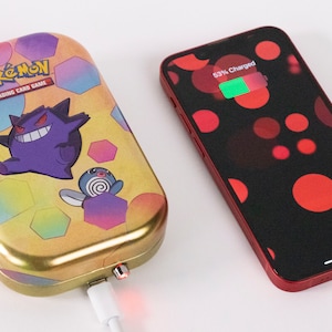 9300mAh Gengar Tin Power Bank / Power Bank, Cargador de teléfono, Regalos para niños, Energía de respaldo, 33 vatios hora, regalo de viaje, Pokemon, 151
