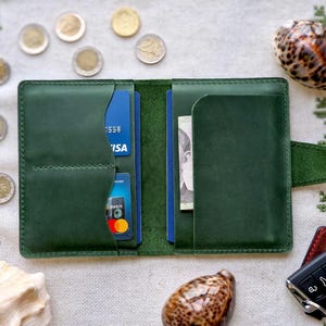 Personalisierter Lederpasshülle, Geburtsmonatblume Personalisierter Brieftaschenpass für Frauen, Passhülle, Monogrammpass