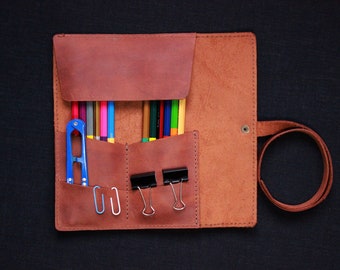 Rouleau de crayon en cuir, étui personnalisé au crayon en cuir, cuir d’organisateur de stylo, étui d’enveloppe de crayon, rouleau d’outils en cuir, pochette personnalisée de crayon