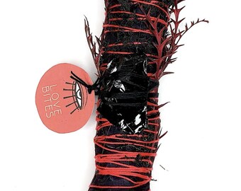 LOVE BITES - Salvia de sangre de dragón I Palo de limpieza I San Valentín I Varita ritual I Cristal de obsidiana I Cristal curativo I Flores I Ritual de corte de cordón