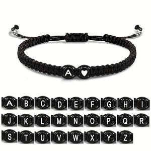 Pulsera de corazón personalizada con inicial de la A a la Z: joyería trenzada ajustable hecha a mano. Regalo con nombre personalizado para hombres y mujeres.