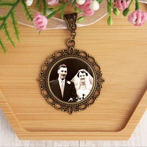 Memorial Bridal Bouquet Charm for loved one,  Round Wedding Memorial Keepsake, Flower Bouquet Photo Charm, Shop Canada