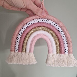 Pode incluir: Um conjunto de tr&ecirc;s canecas de cer&acirc;mica com acabamento salpicado e fosco. As canecas s&atilde;o em tons de creme, cinza claro e cinza escuro. Cada caneca tem um design simples e minimalista, perfeito para caf&eacute; ou ch&aacute;.