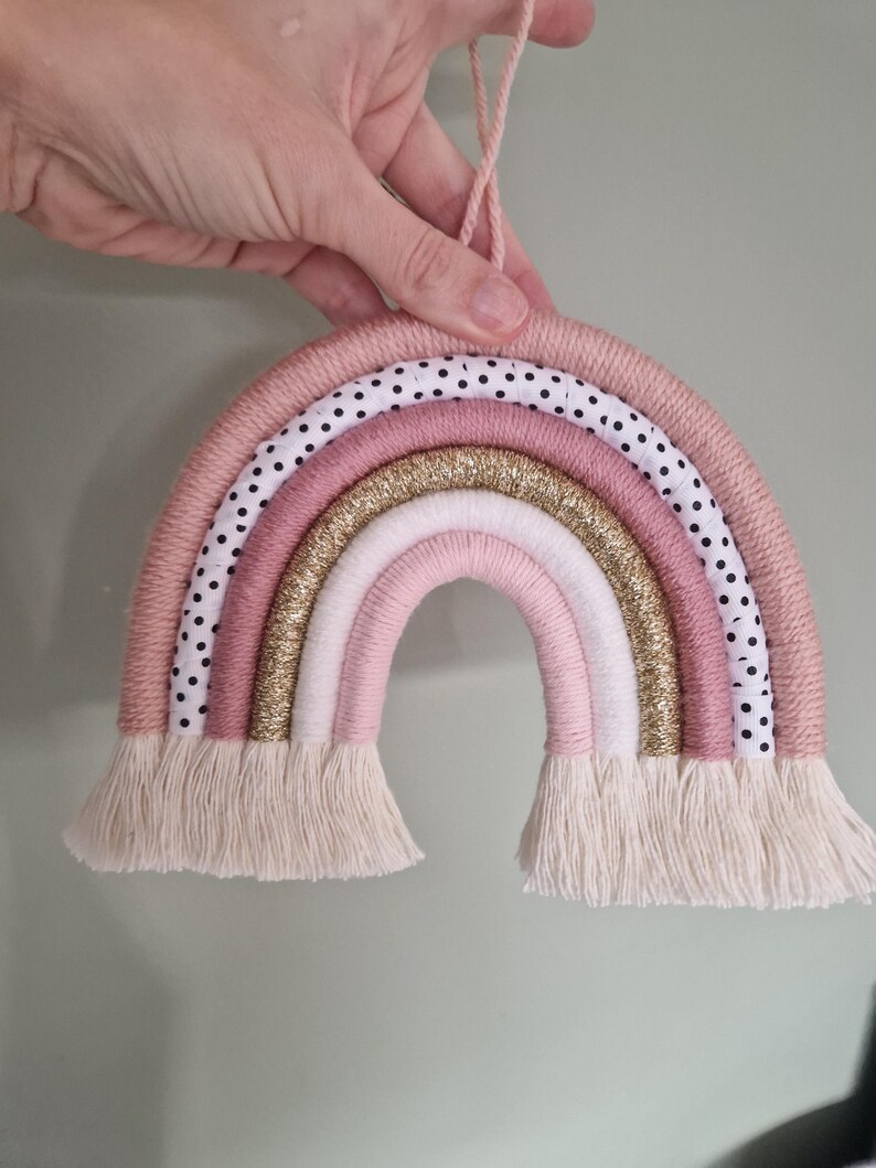 Pode incluir: Um conjunto de tr&ecirc;s canecas de cer&acirc;mica com acabamento salpicado e fosco. As canecas s&atilde;o em tons de creme, cinza claro e cinza escuro. Cada caneca tem um design simples e minimalista, perfeito para caf&eacute; ou ch&aacute;.