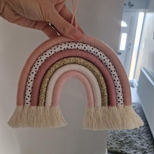 Macrame Rainbow Wall Hanging, Pink Nursery Decor, Girls Bedroom Wall Art, Boho Shelf Decoration, Baby Shower Gift imagem 14