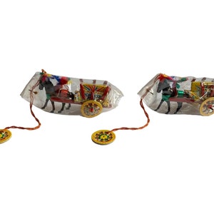 Ungeöffnete italienische Gastgeschenke - Rolando Furioso Themed - Miniaturkarton Bunte Pferdekutschen - 2 Einzeln Verkauft