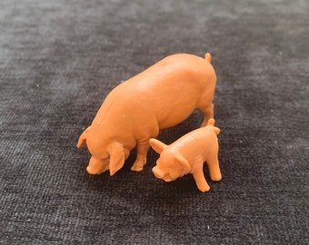 Mama and Baby Pig Toy Figurine-Set of 2 Britains LTD 1971 Vintage Plastic