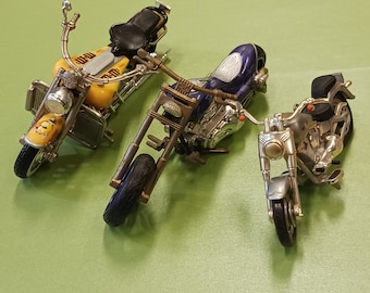Hallmark Fat Boy Harley Davidson - Nascar und M & M Hot Wheels Harley - Lila und Silber Motorrad - alle von Maistro hergestellt Wird einzeln verkauft!