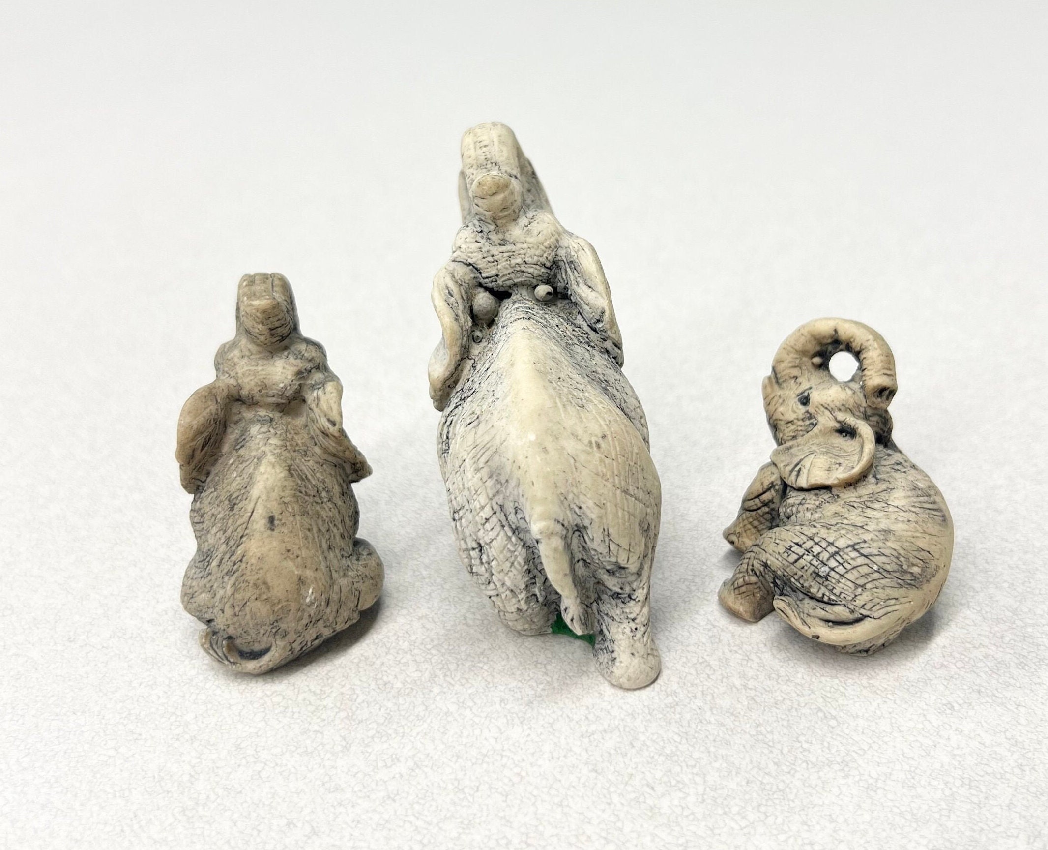 彫刻された石の象の家族：リアルな彫刻3体セット - Etsy 日本