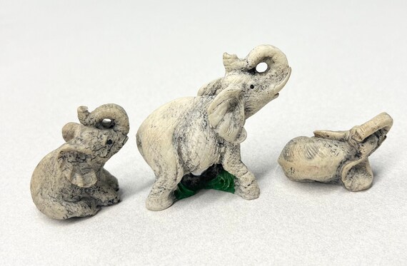 彫刻された石の象の家族：リアルな彫刻3体セット - Etsy 日本
