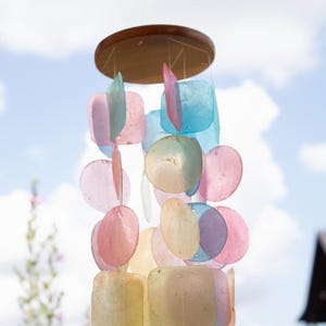 Soothing Sound Chime Rainbow Capiz Shell Meditation Aid Healing Sound Maker Coastal Style Decoration Beach Themed Accessory Outdoor Hanging Design Garden Decor Piece Bali Inspired Ornament Colorful Shell Construction Natural Material Gentle