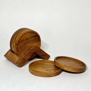 Ensemble de dessous de verre triangulaires en bois de teck, fabriqués artisanalement. Design naturel. Accessoire de cuisine et de salle à manger. Protection contre l'eau. Écologique. image 15