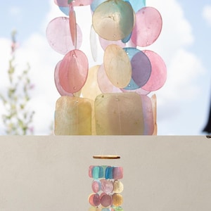 Rainbow Wind Chime Coastal Decoration Beach Accessory Outdoor Hanging Garden Decor Bali Style Soothing Healing Meditation Sound Capiz Shell bild 10