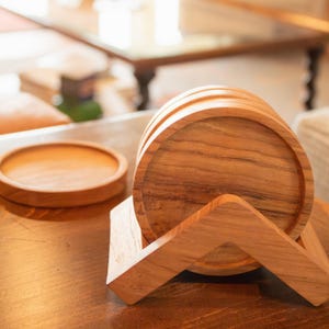 Ensemble de dessous de verre triangulaires en bois de teck, fabriqués artisanalement. Design naturel. Accessoire de cuisine et de salle à manger. Protection contre l'eau. Écologique. image 17