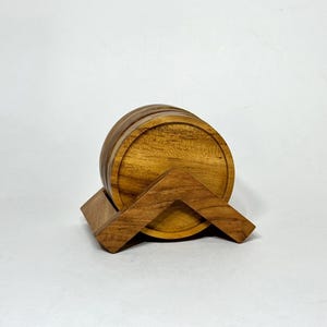Ensemble de dessous de verre triangulaires en bois de teck, fabriqués artisanalement. Design naturel. Accessoire de cuisine et de salle à manger. Protection contre l'eau. Écologique. image 19