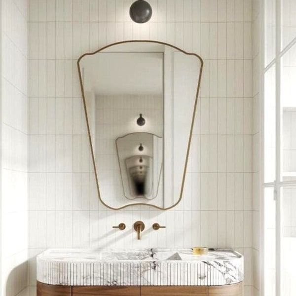 Specchio per la casa irregolare in stile italiano Specchio per il bagno dal design asimmetrico Specchio italiano dalla forma estetica