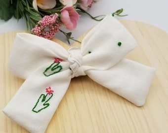 Cactus hair bow/Cactus on linen/Clip embroidered