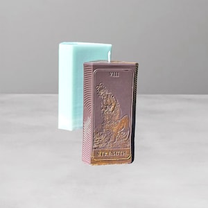 Fuerza Tarot carta molde de silicona hecho a mano molde de vela espiritual moldes de silicona brujería Mujer con molde de león Moldes rituales Wicca
