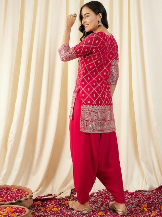 Buy Pink Embroidered Short Kurta With Dhoti Pants And Green Dupatta Online  - Aurelia