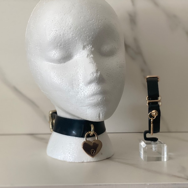 Choker de cadenas en latex