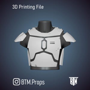 Può includere: Un design di armatura pettorale bianca stampata in 3D, esposto su un manichino nero. L'armatura presenta un'estetica futuristica dettagliata con forme geometriche e un design rettangolare centrale. Il testo "3D Printing File" è in alto e l'handle Instagram "BTM.Props" in basso.