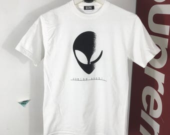 T-shirt vintage Beschwa Alien Is Beautiful T-shirt vintage Beschwa Alien Is Beautiful Taille S / nation extraterrestre / visiteur / mise en scène d'ovni