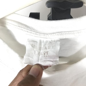 Vintage 1995 australian kangaroo logo Pop Magazine Tee/ Fotofolio / Artwork Tee / MoMa/ Size M image 5