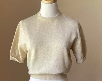 1950s Lambswool Yellow Creme Short Sleeve Sweater | Vintage Short Sleeve Crewneck or Pullover Sweater