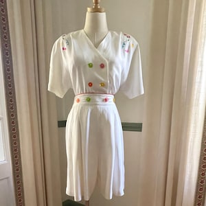1980&#39;s Mod Short Set | Vintage White Abstract or Mod Two-Piece Fiesta Style Bermuda Short Set Size Small